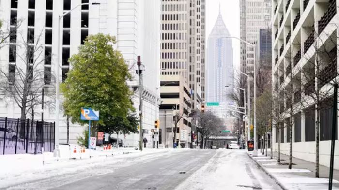 Heavy snow was dumped due to winter storm across much of Texas and Oklahoma. (Getty Images via AFP)